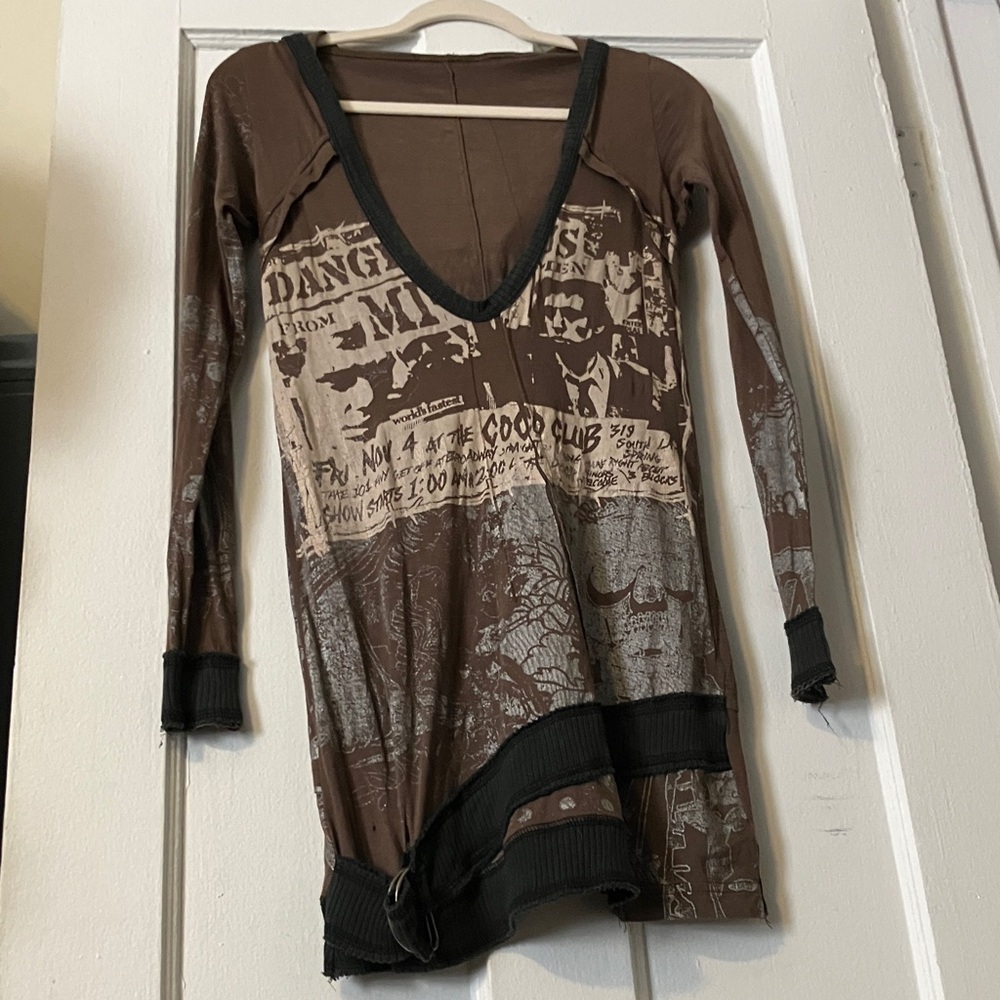Salvage Brown and Beige Long Sleeve Graphic V‑Neck Top